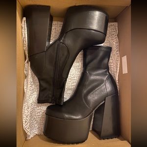 Kyana black Steve Madden boots
